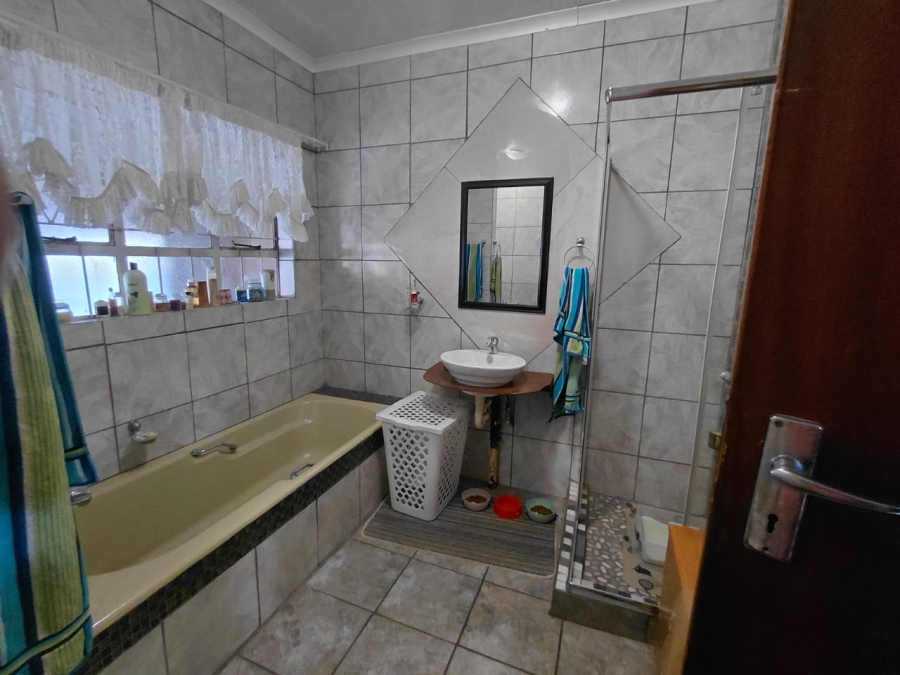 5 Bedroom Property for Sale in Elandsrand North West
